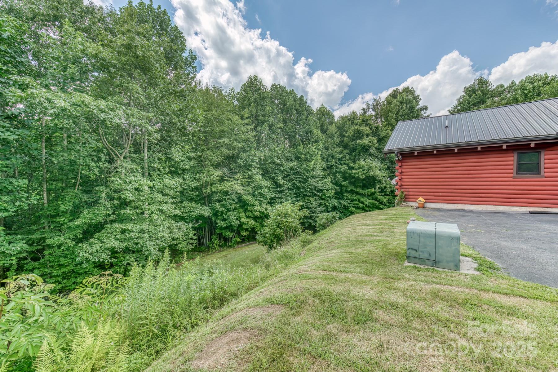 5023 Elk Park Highway Property Photo 33