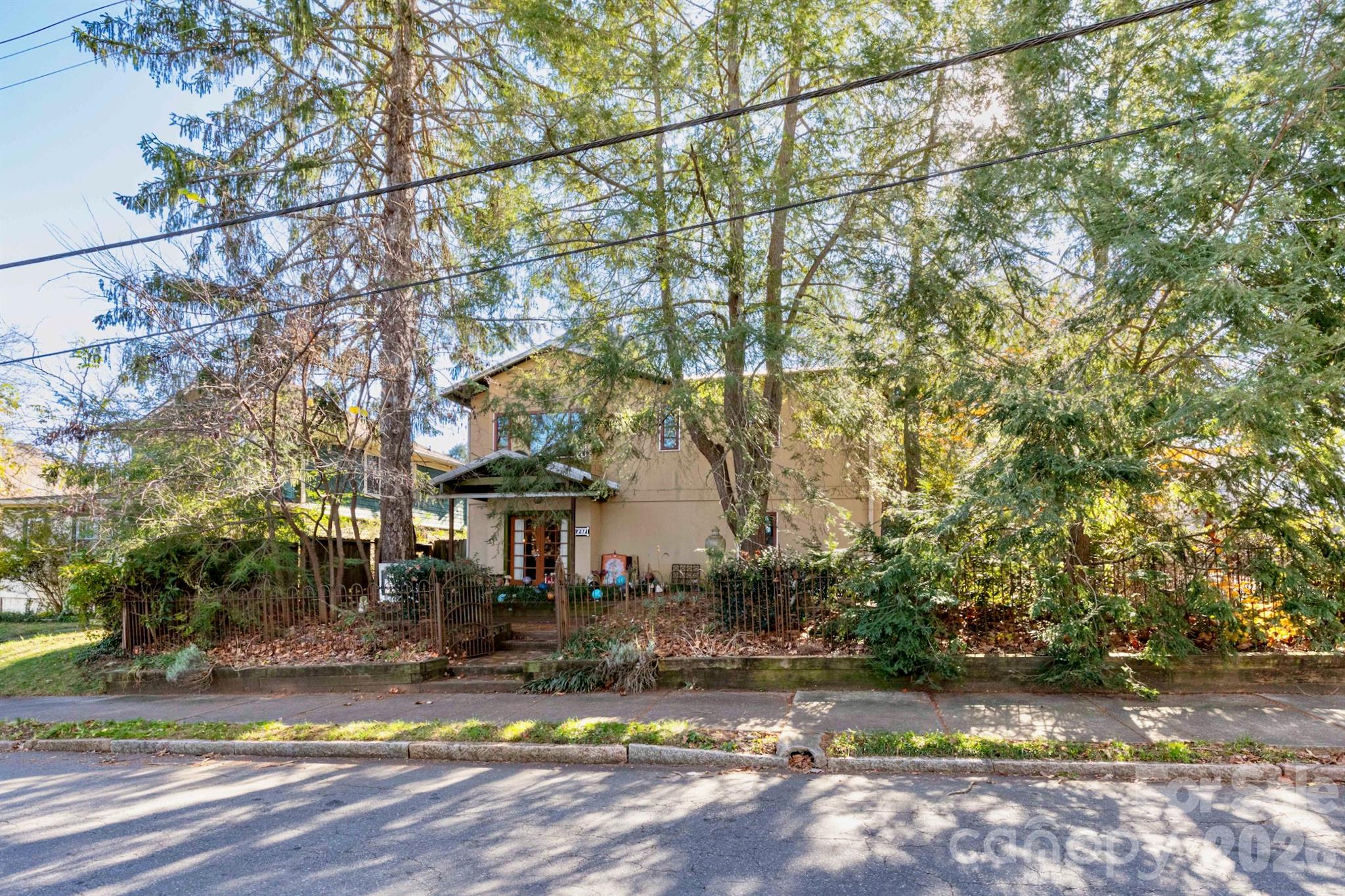 297 Hillside Street Property Photo 4