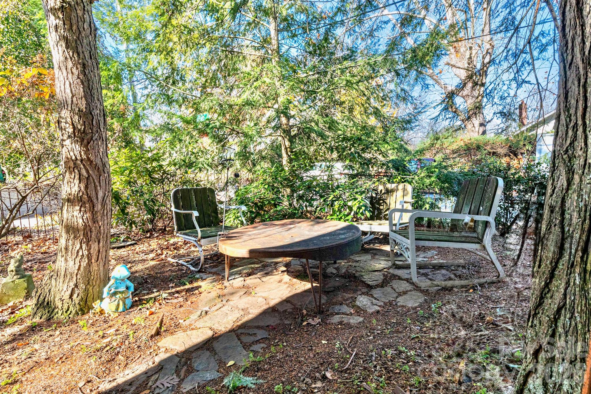 297 Hillside Street Property Photo 36