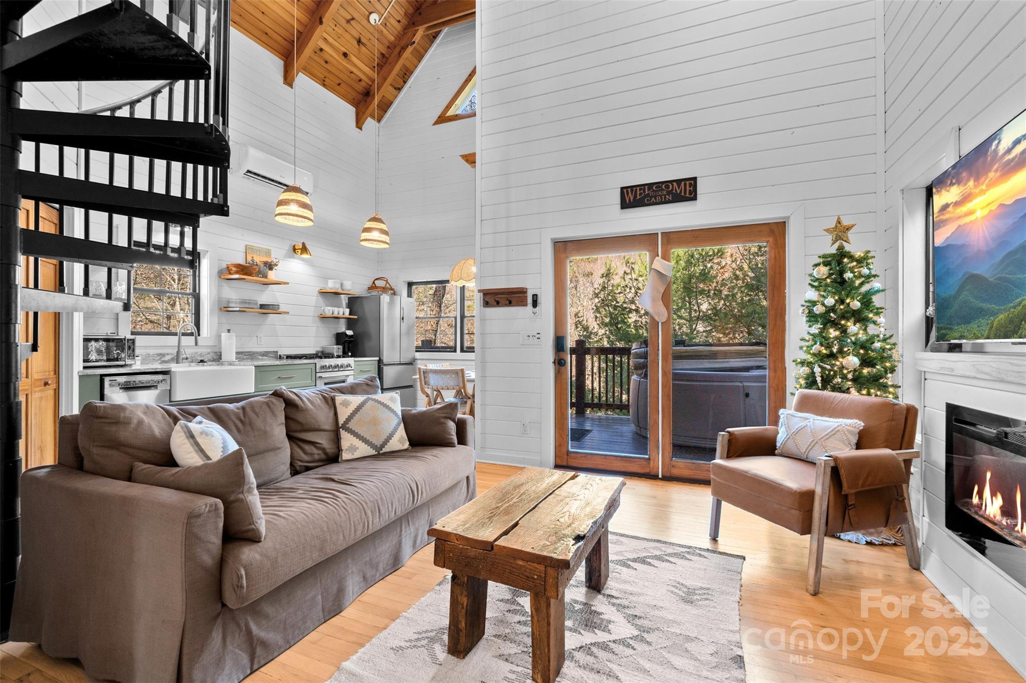 100 Bear Den Mountain View Drive 2 Property Photo 3