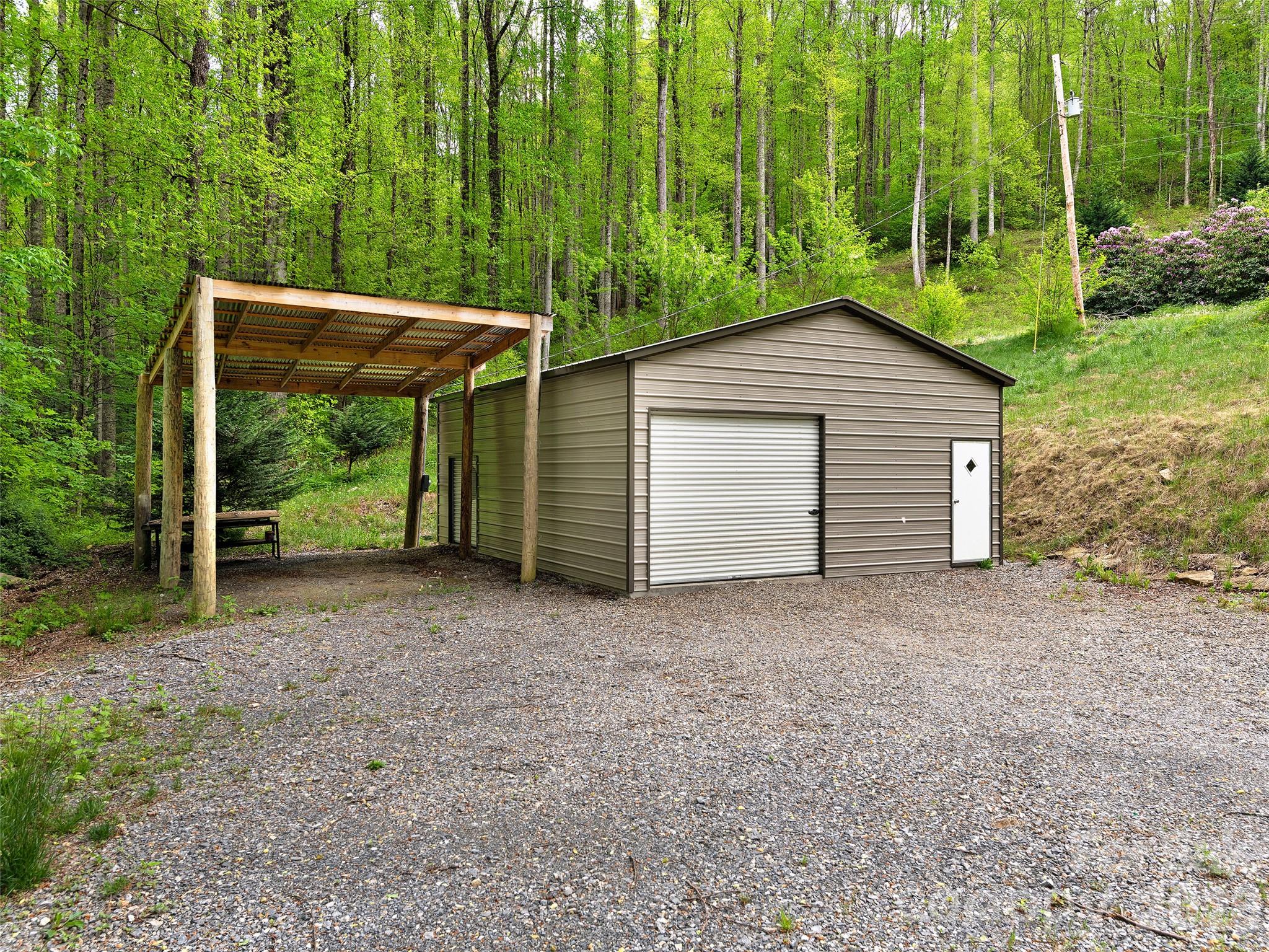 575 Twin Brook Drive Property Photo 4