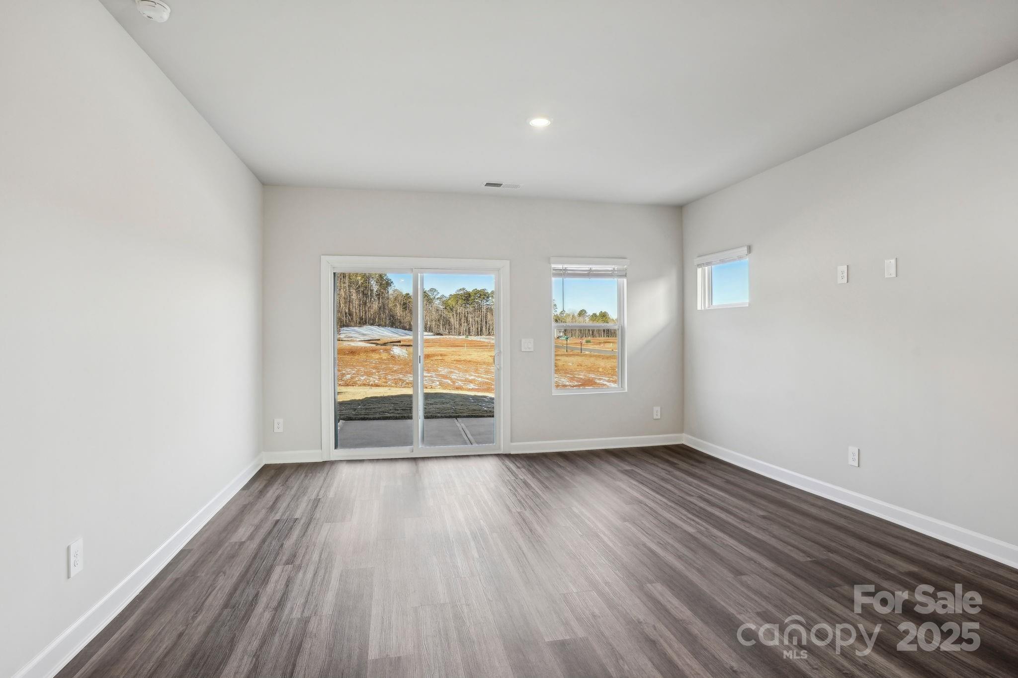 5033 Poplin Valley Property Photo 3