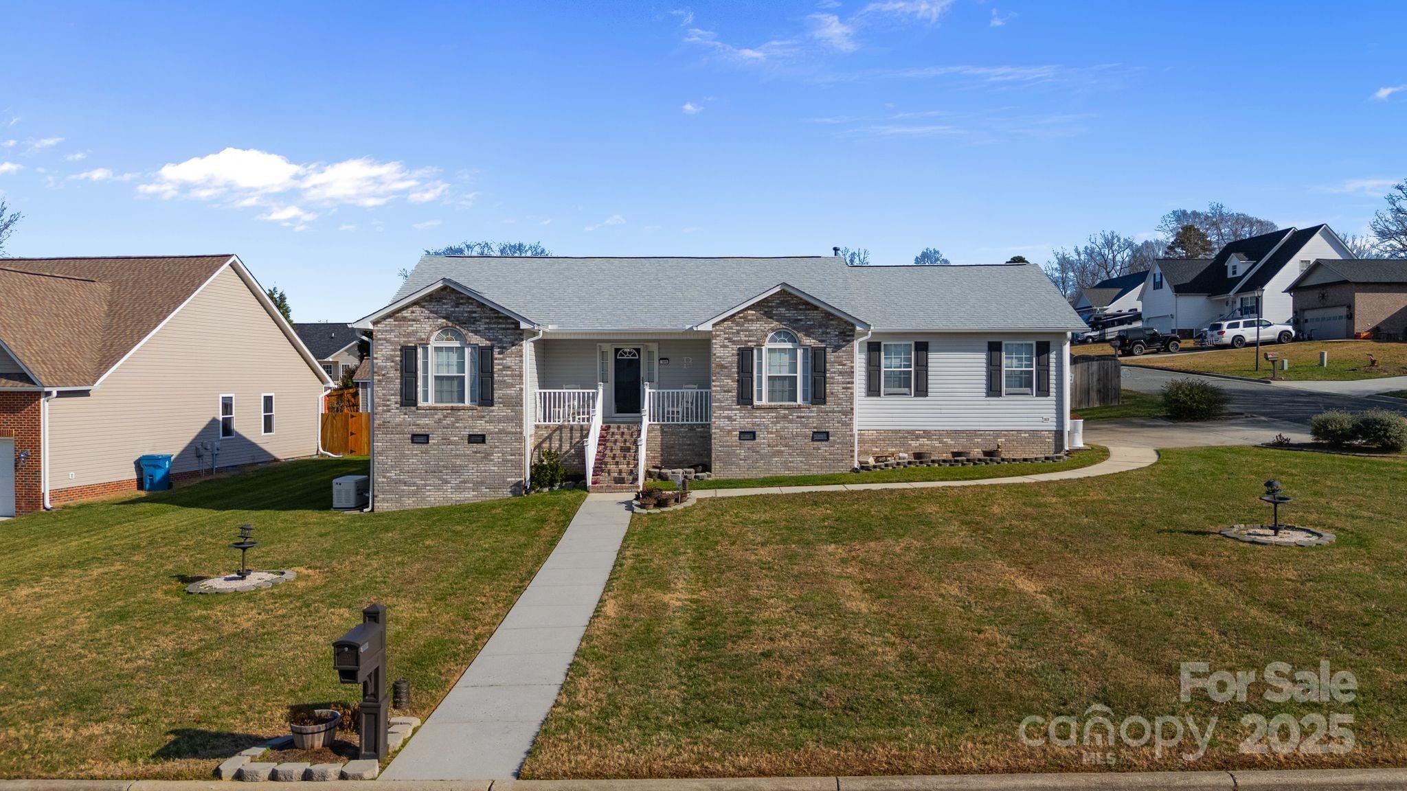 100 Lindsay Drive Property Photo 1