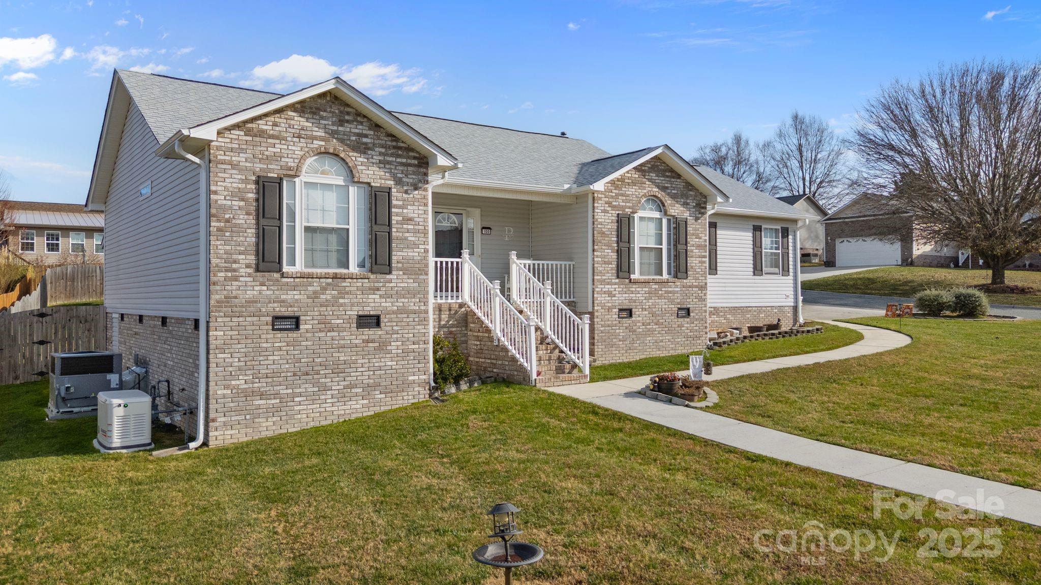100 Lindsay Drive Property Photo 2