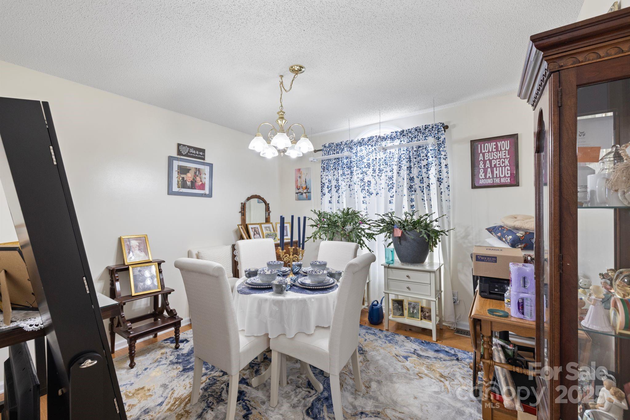 100 Lindsay Drive Property Photo 8