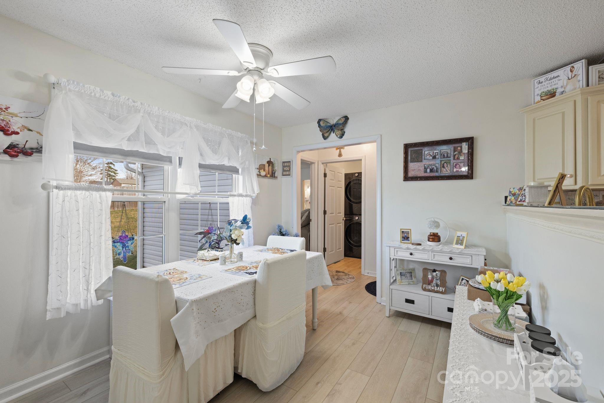 100 Lindsay Drive Property Photo 12