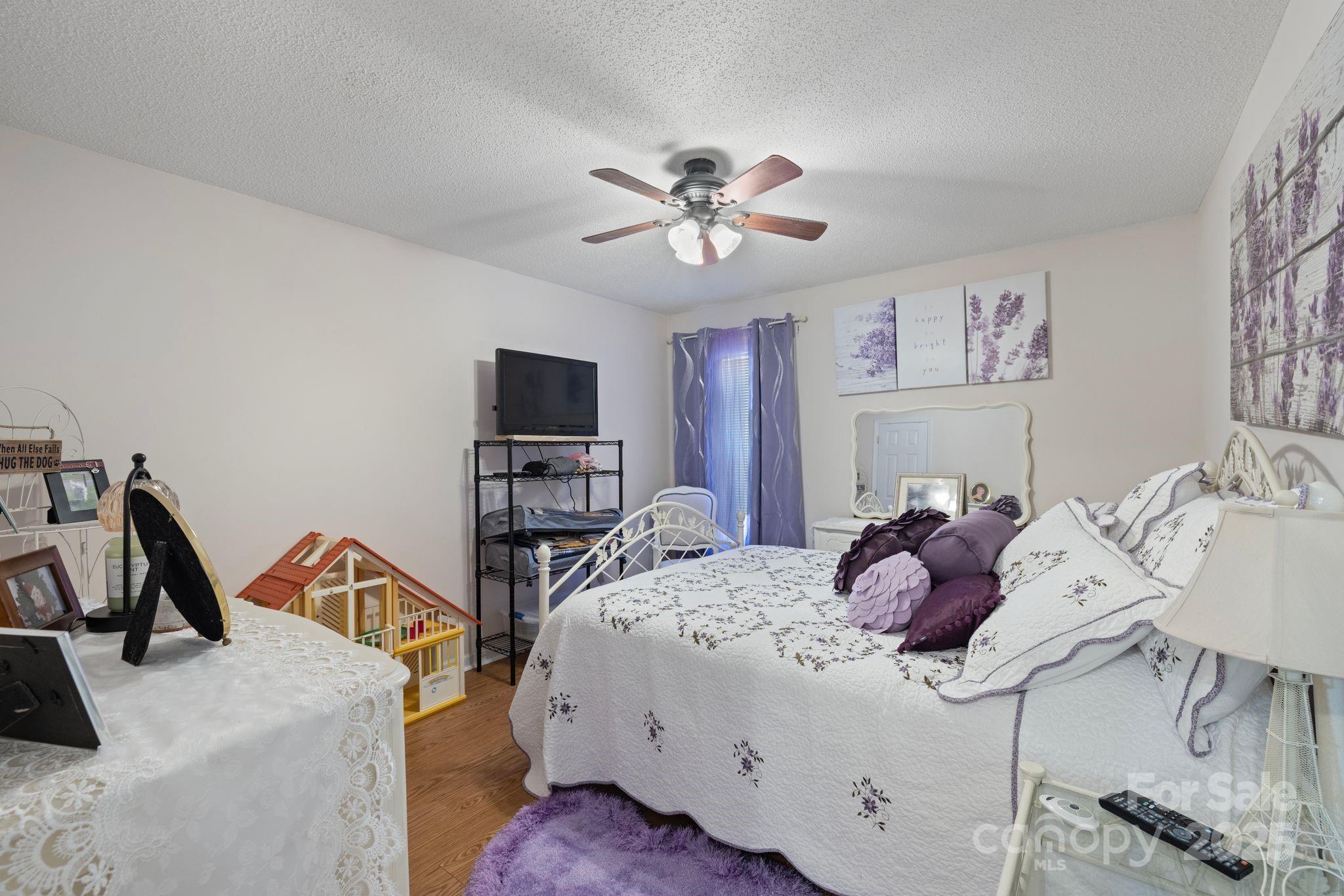 100 Lindsay Drive Property Photo 14