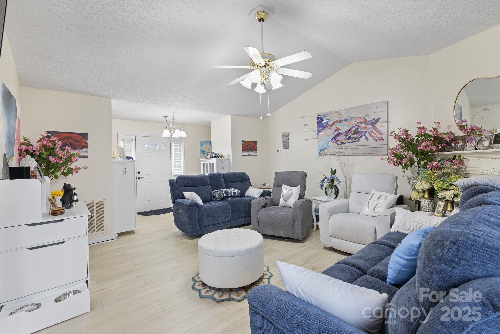 100 Lindsay Drive Property Photo 22