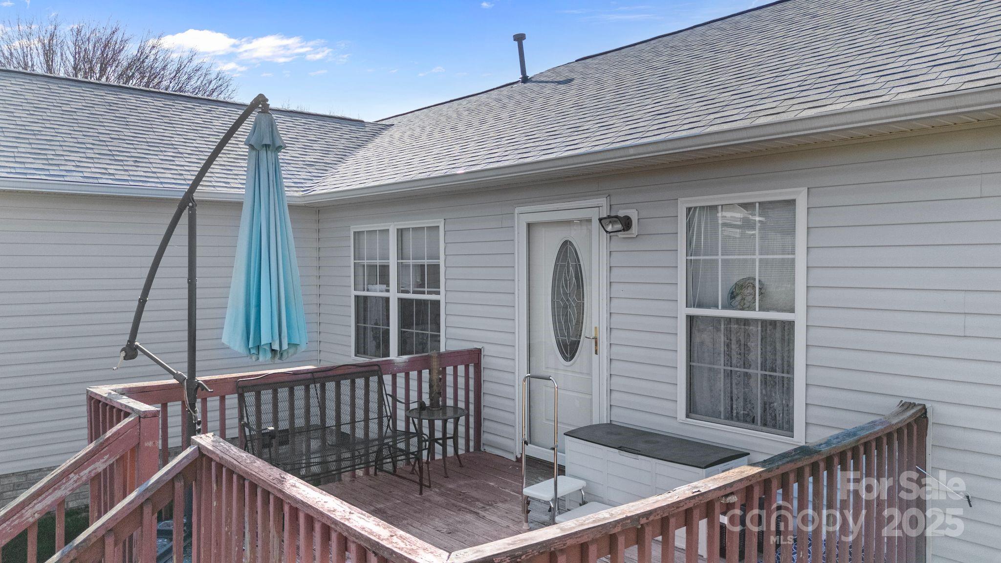 100 Lindsay Drive Property Photo 24