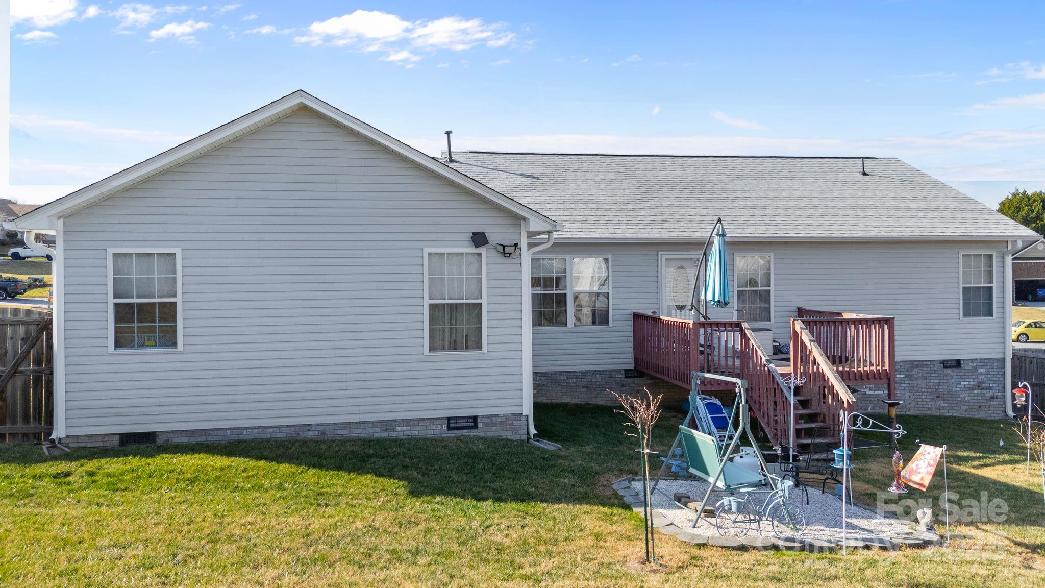 100 Lindsay Drive Property Photo 25
