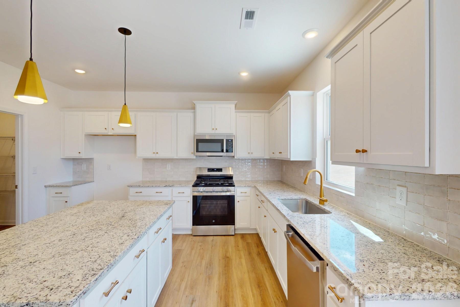 500 Willoughby Park Drive Property Photo 12