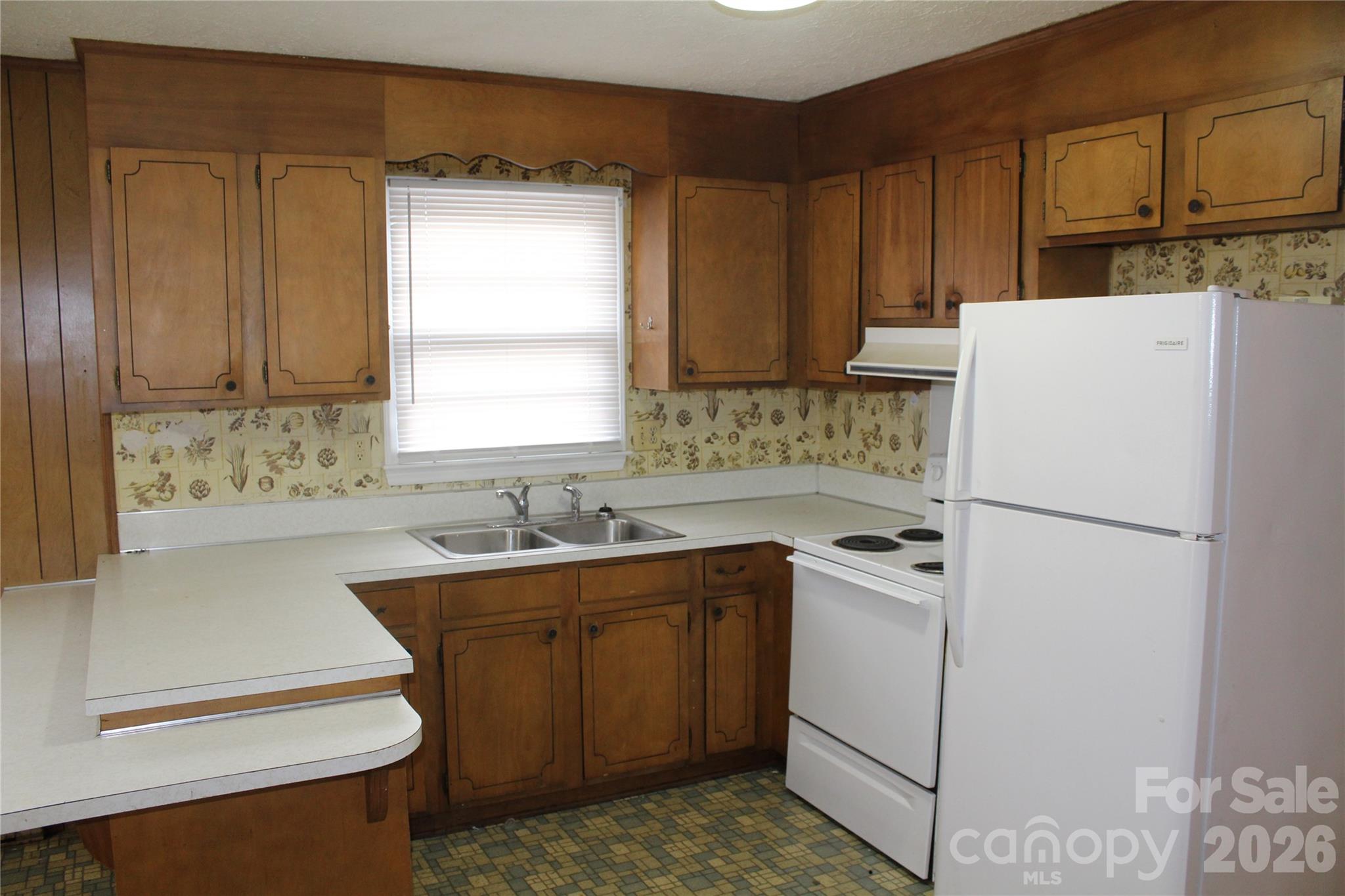 1156 Oak Forest Drive Property Photo 3