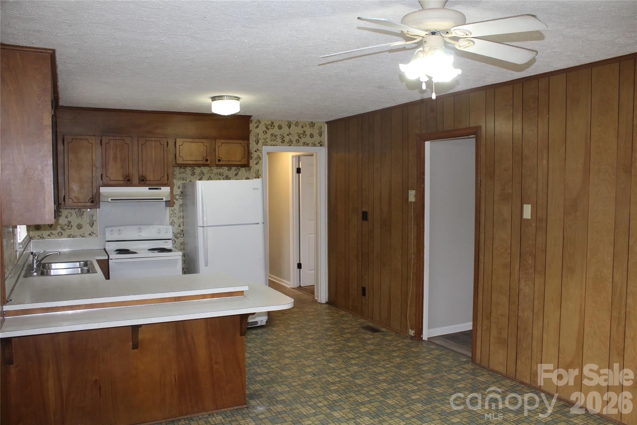 1156 Oak Forest Drive Property Photo 5