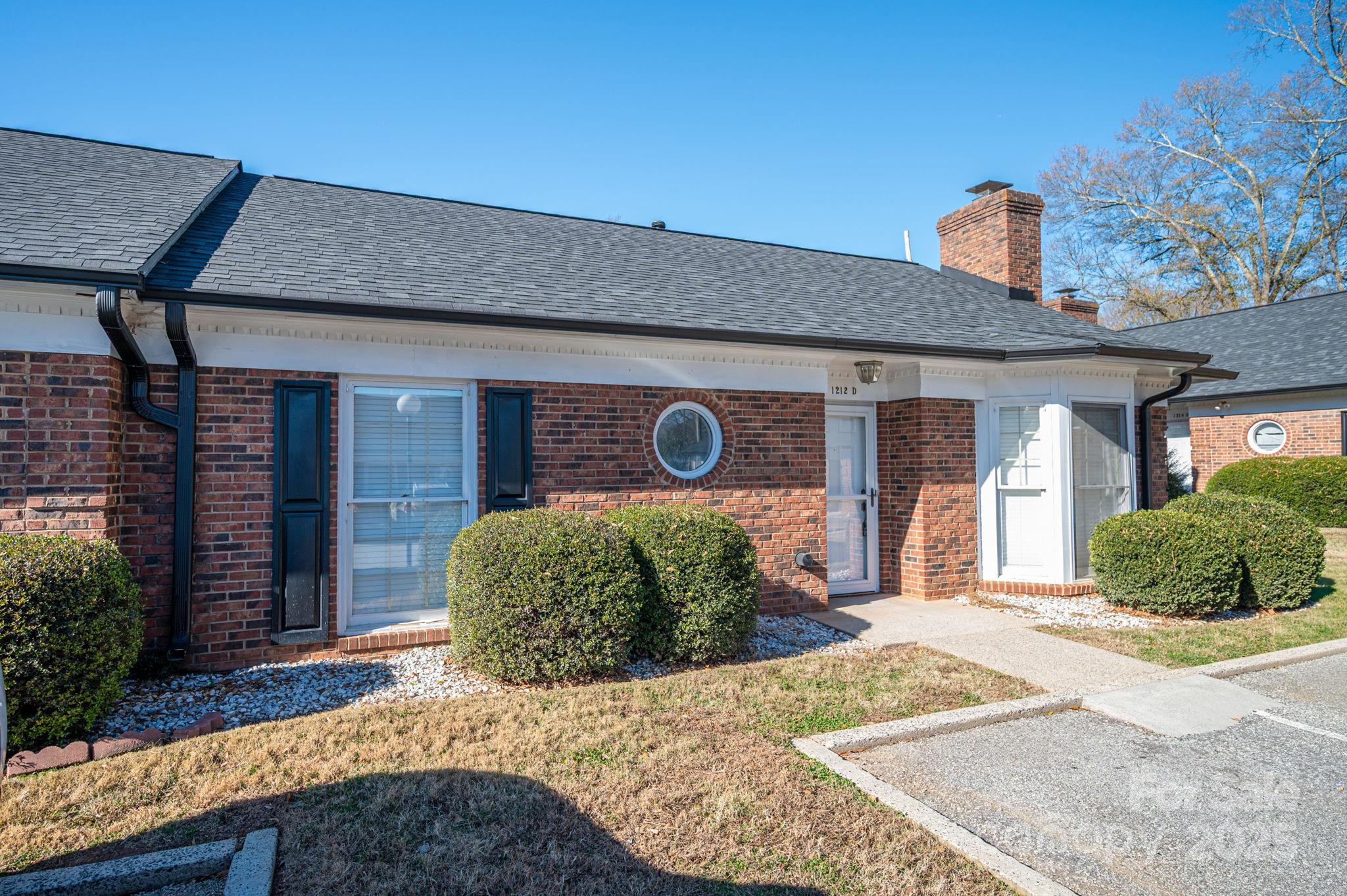 1212 E Franklin Boulevard D Property Photo 3
