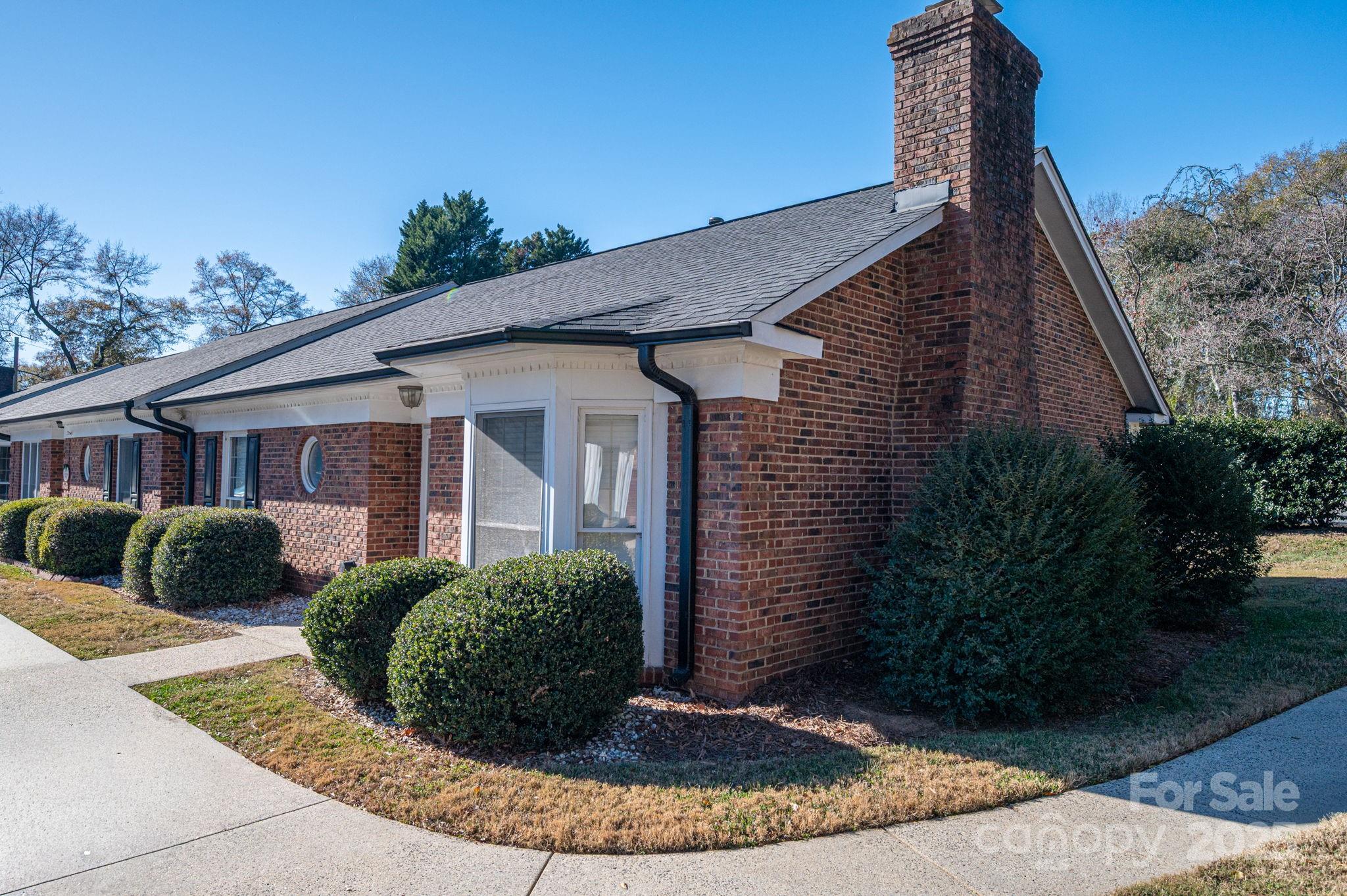 1212 E Franklin Boulevard D Property Photo 4