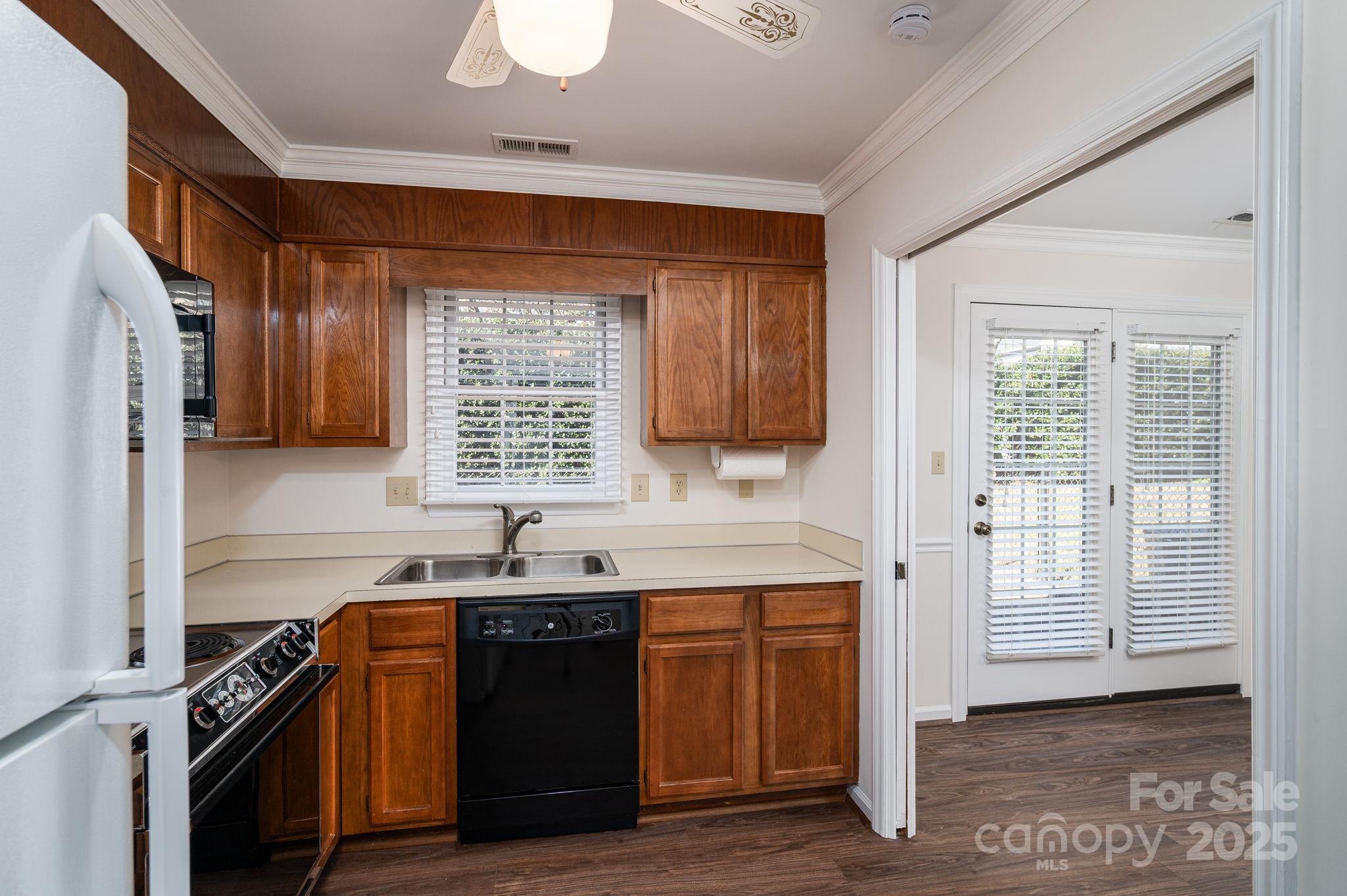 1212 E Franklin Boulevard D Property Photo 6
