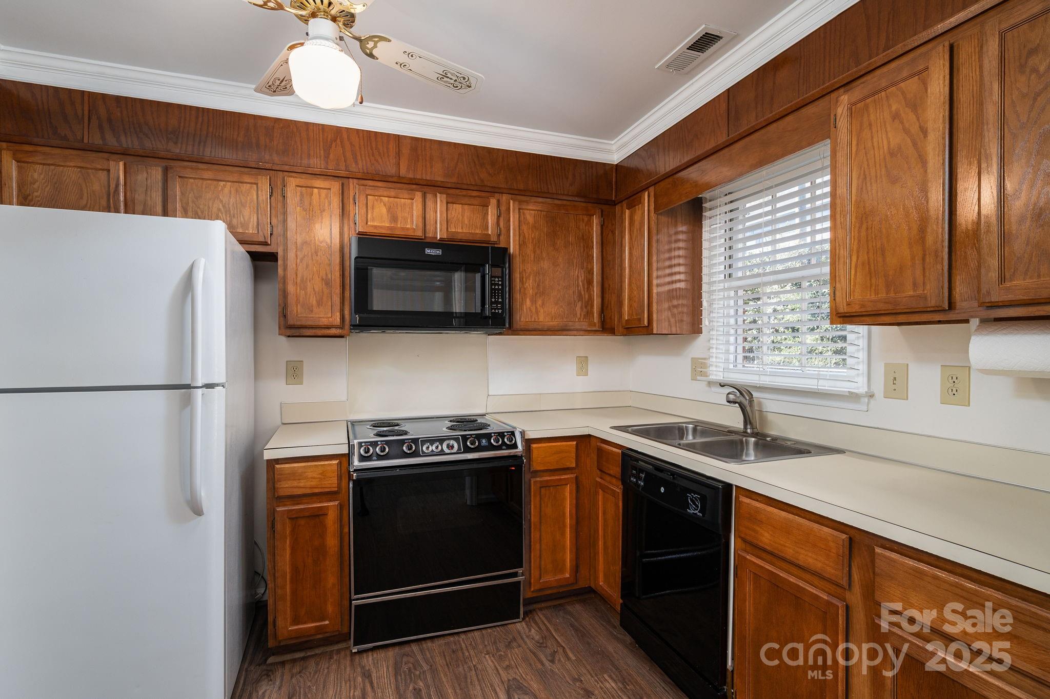 1212 E Franklin Boulevard D Property Photo 9