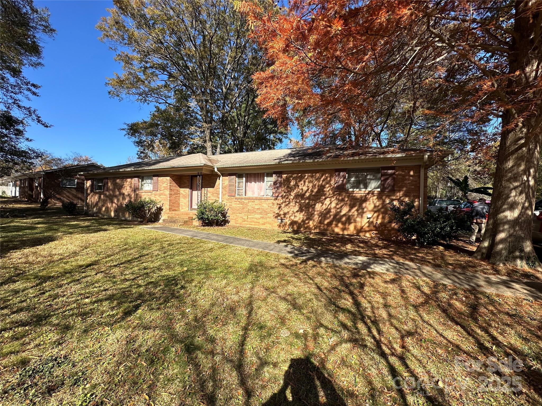 6547 Louglen Circle Property Photo 1