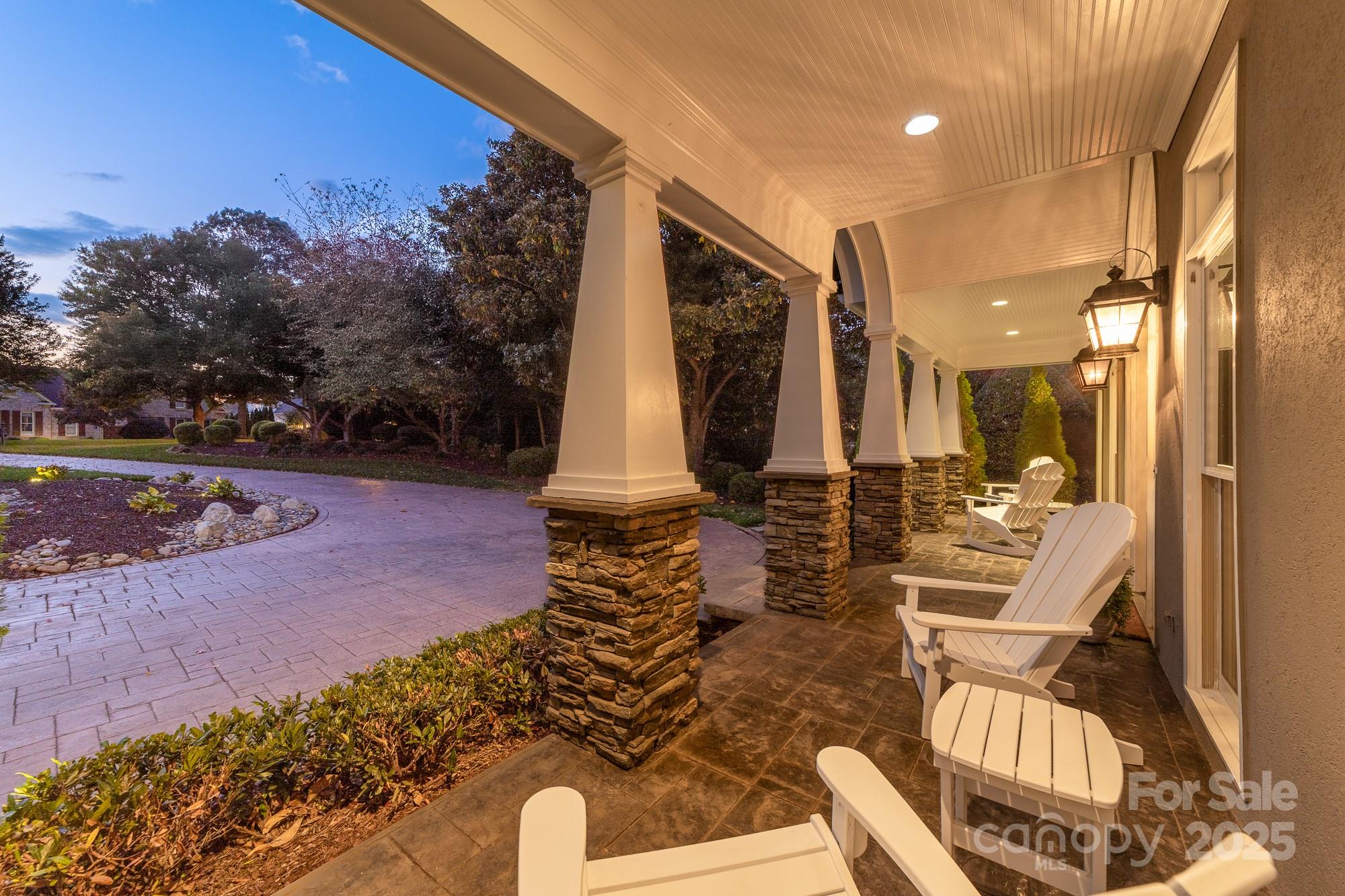 18316 Mainsail Pointe Drive Property Photo 4