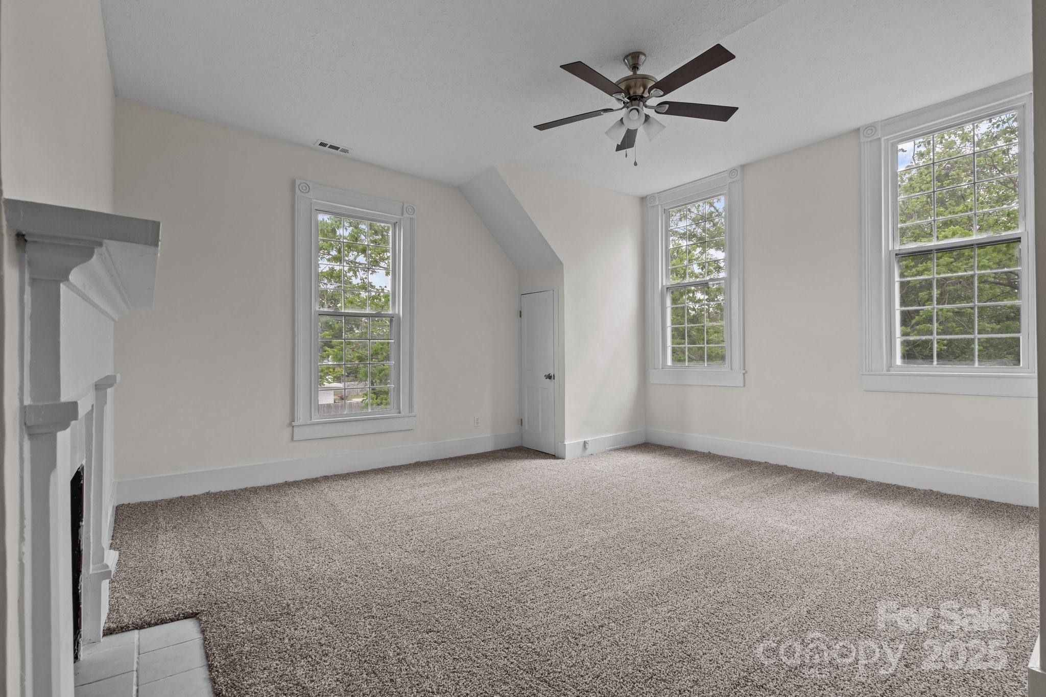 301 W Central Street Property Photo 4