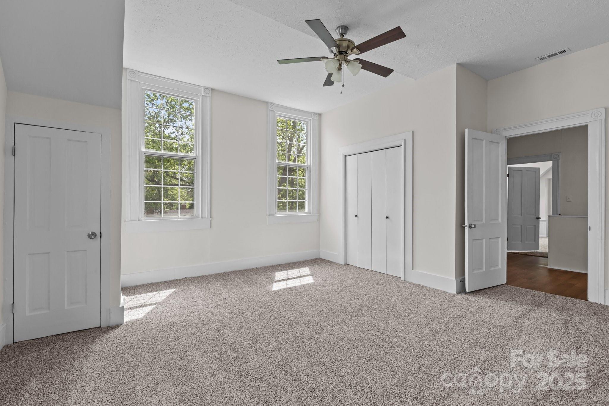 301 W Central Street Property Photo 5