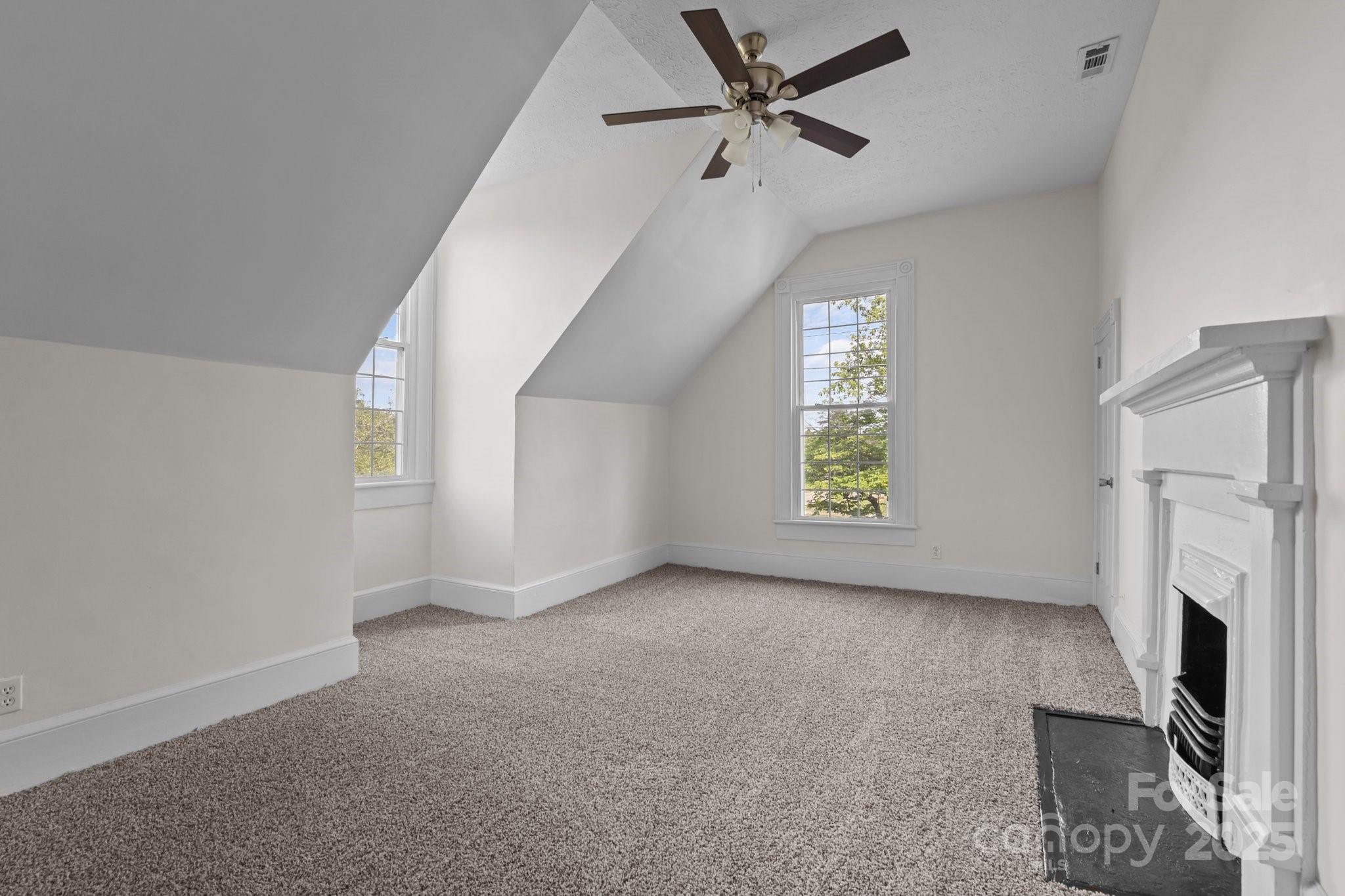 301 W Central Street Property Photo 6