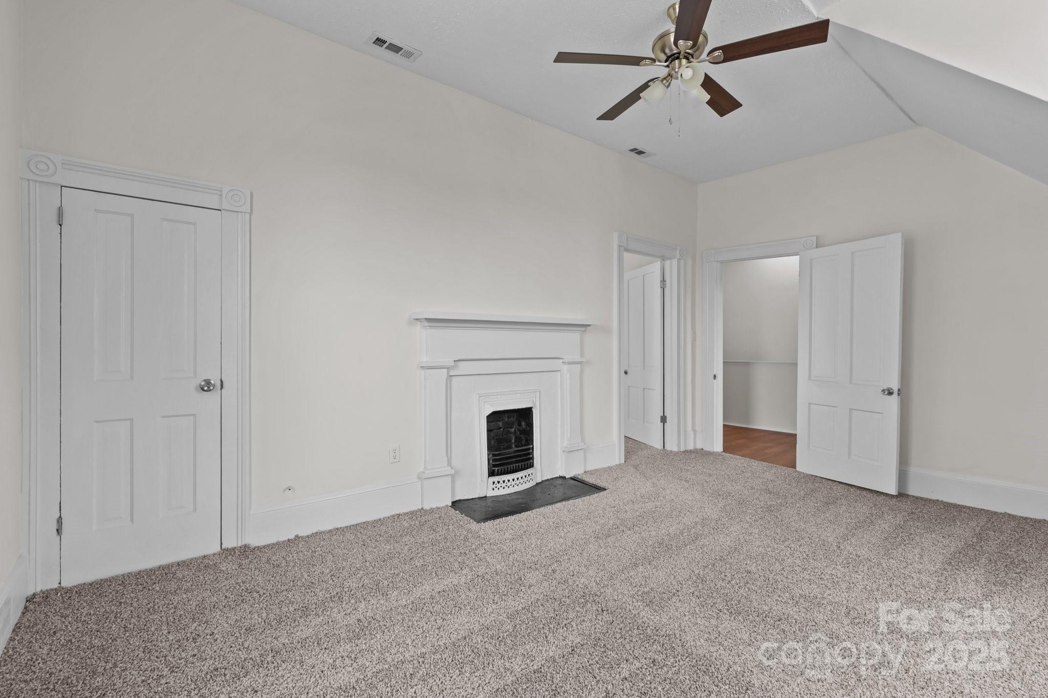 301 W Central Street Property Photo 7