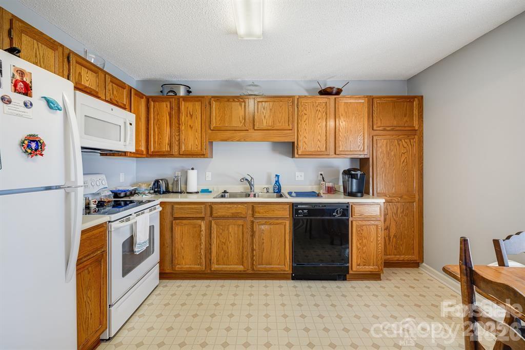 2904 Sagamore Lane Property Photo 10