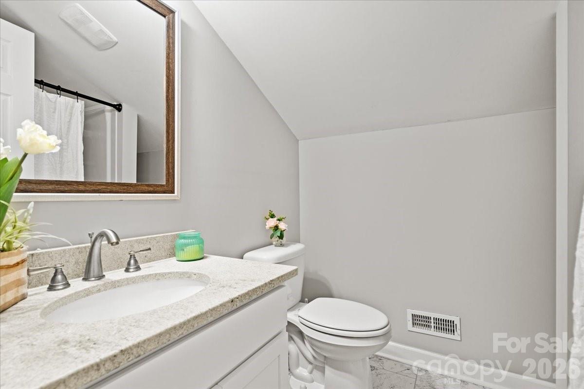 305 Virginia Avenue Property Photo 42