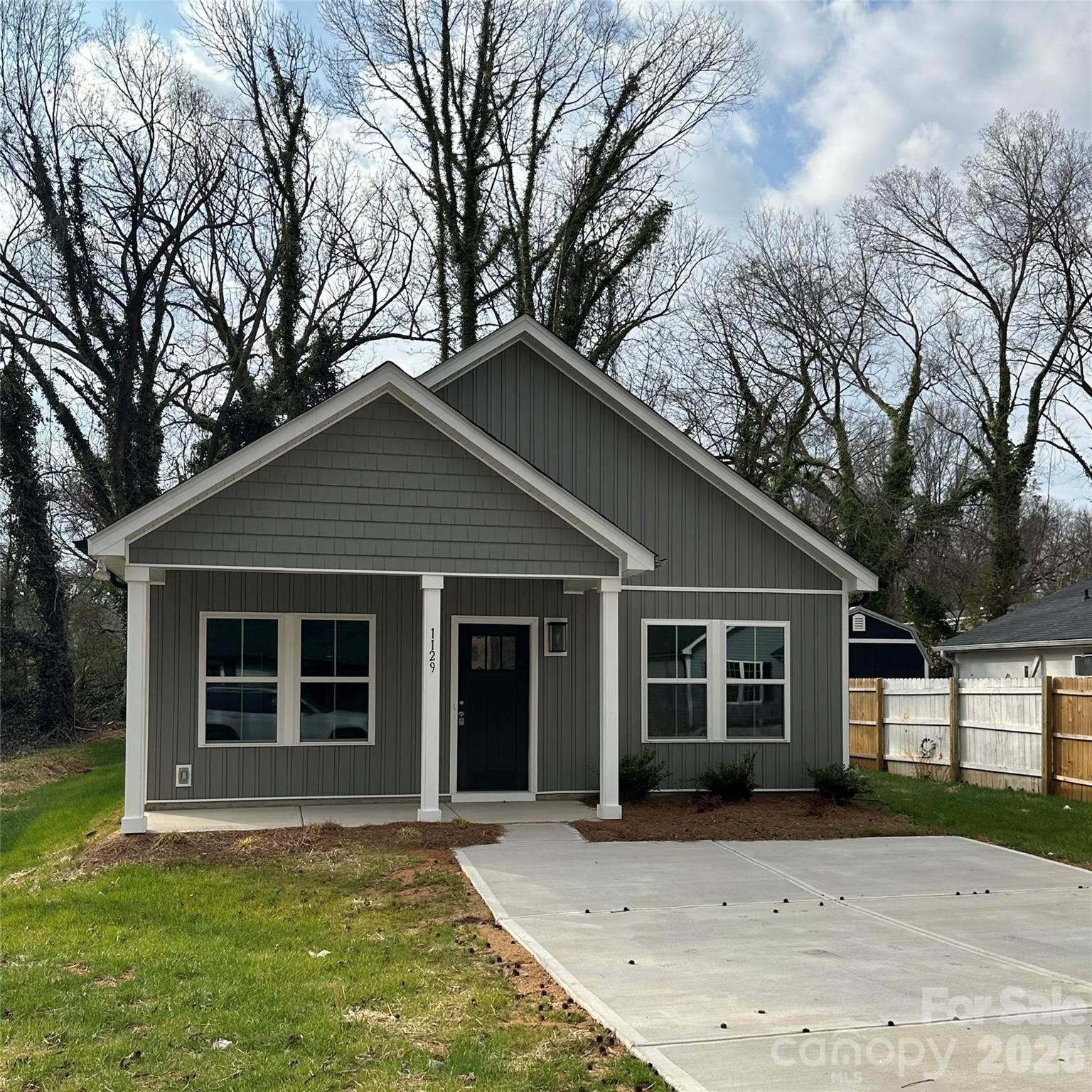1129 Grady Street Property Photo 2