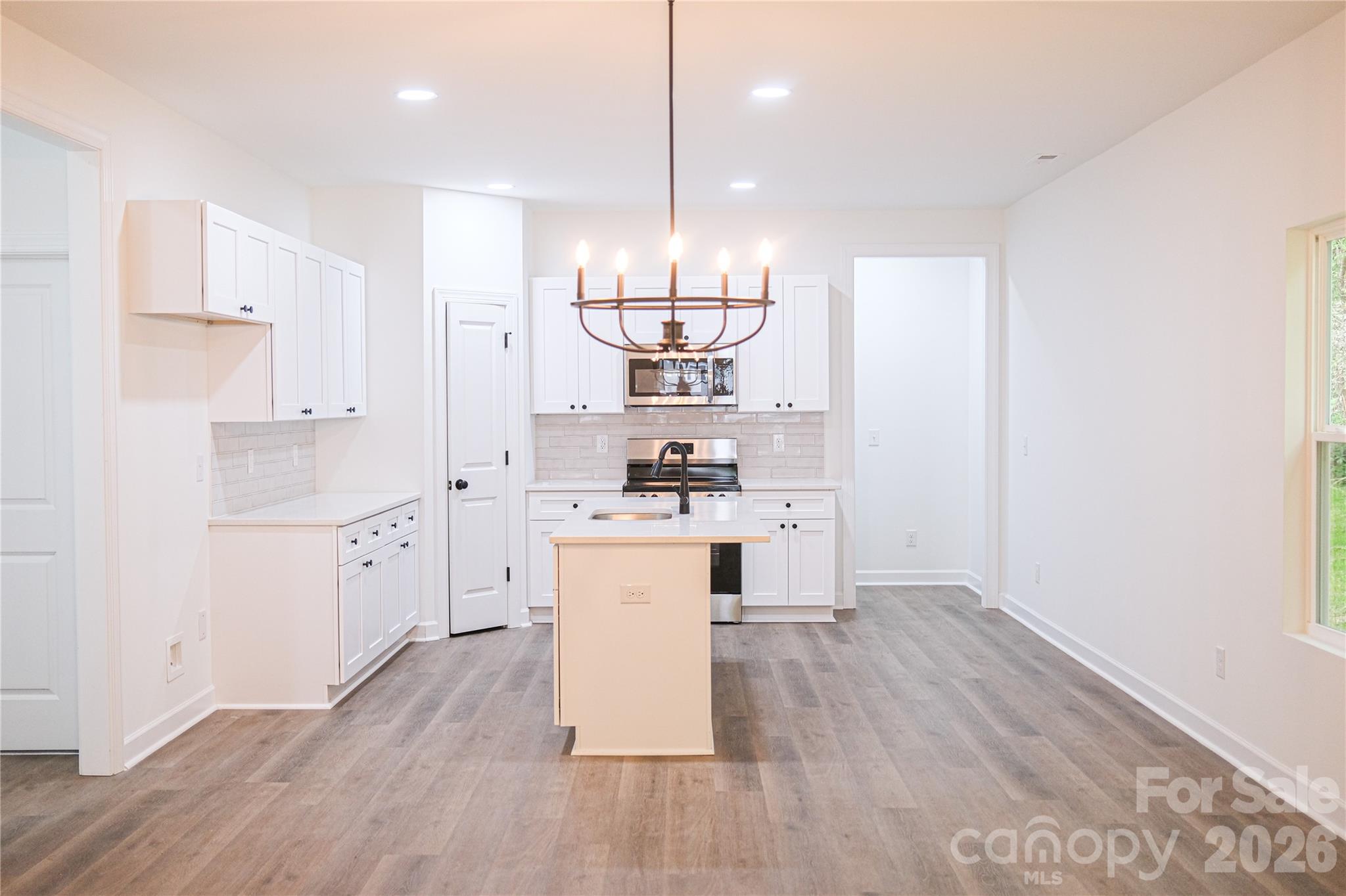 1129 Grady Street Property Photo 4