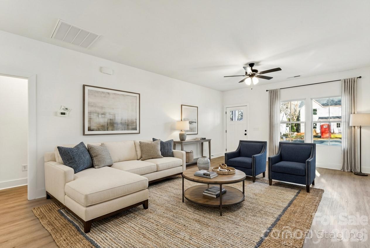 1129 Grady Street Property Photo 6