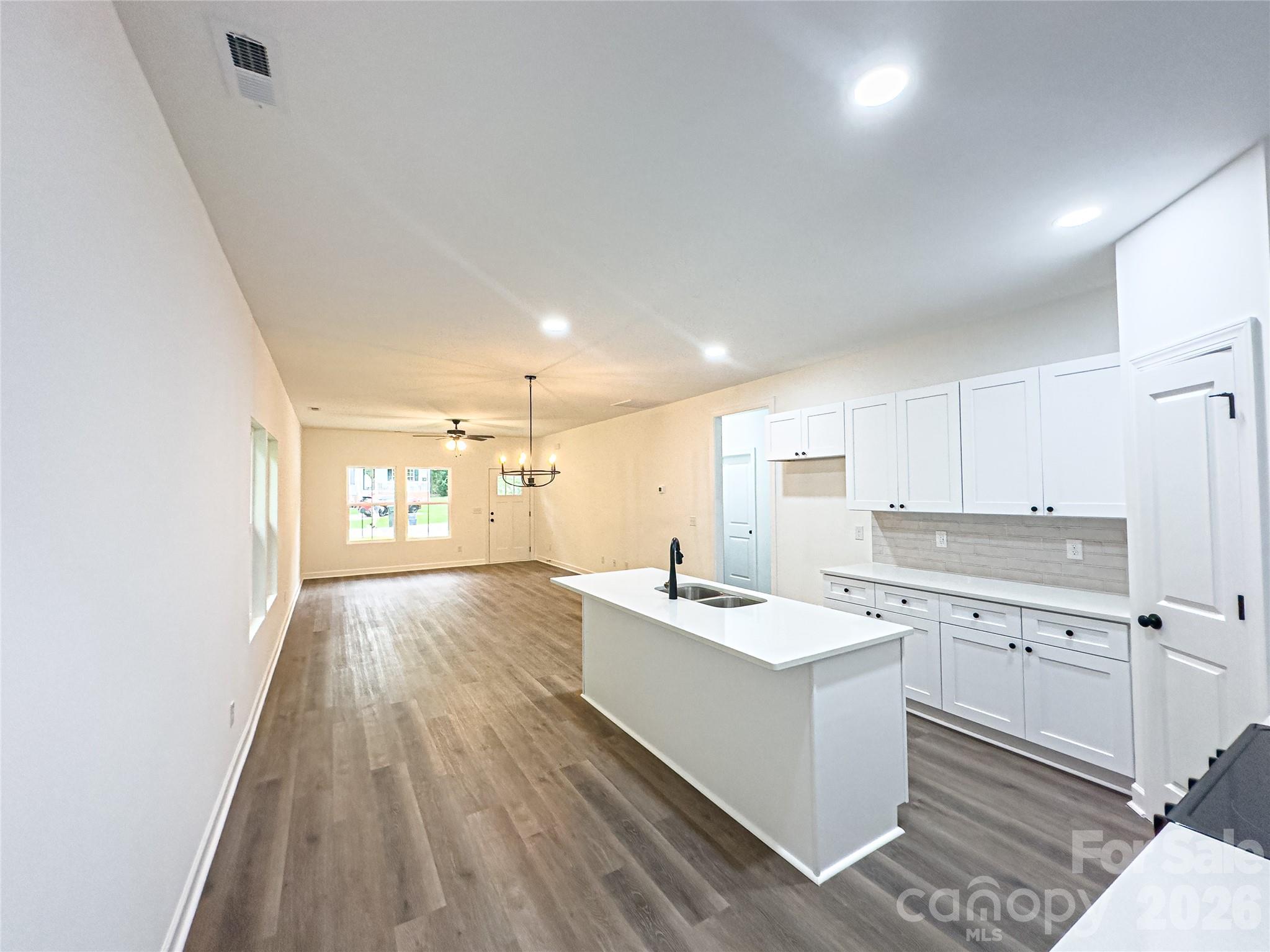 1129 Grady Street Property Photo 7