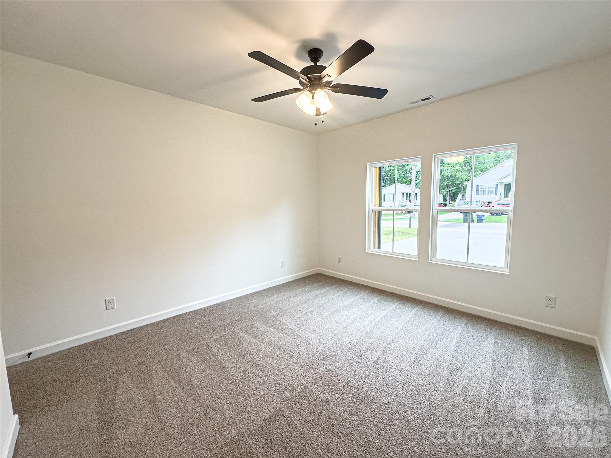 1129 Grady Street Property Photo 9