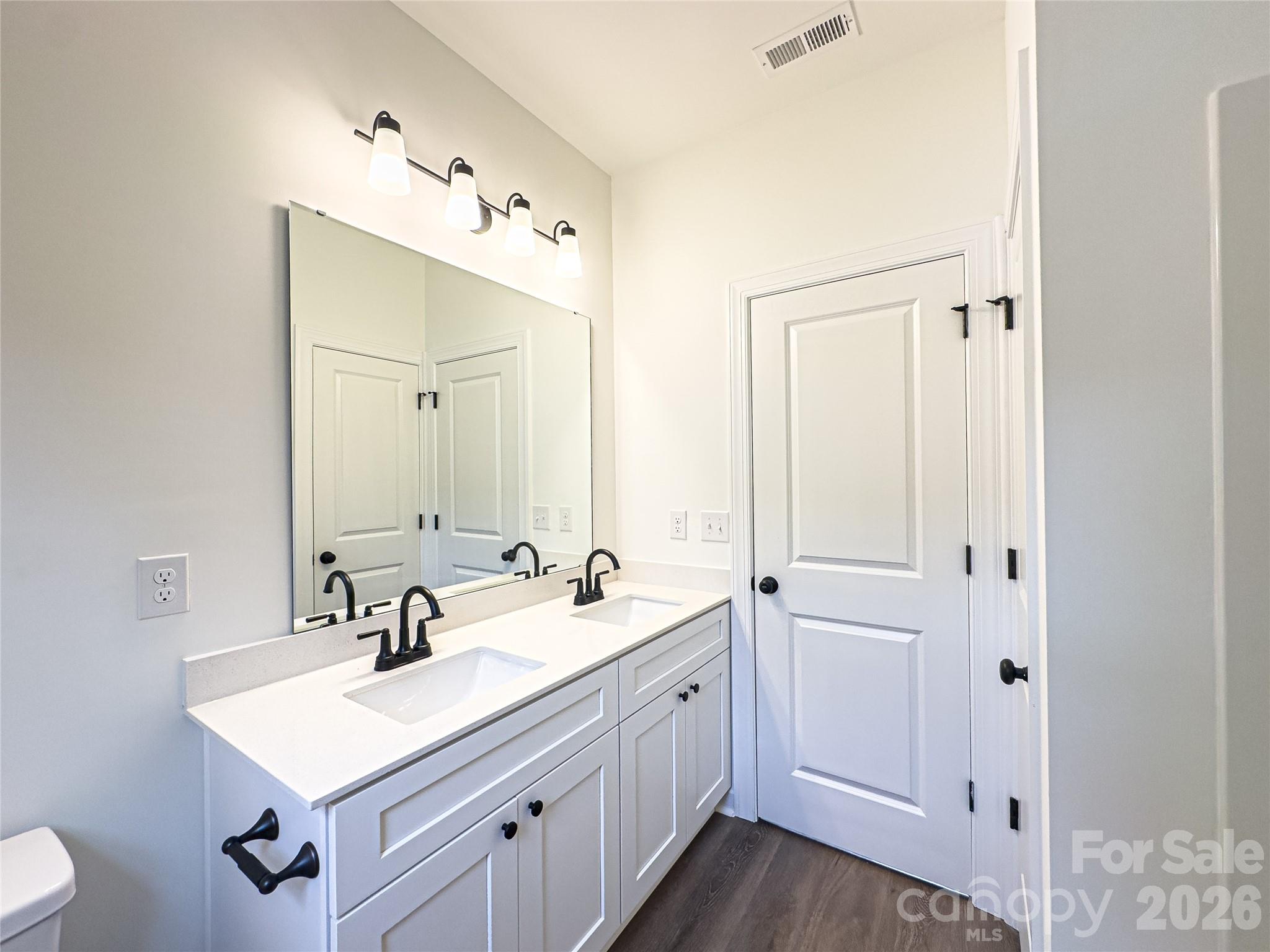 1129 Grady Street Property Photo 14