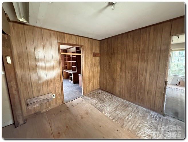 515 S Maple Street Property Photo 4
