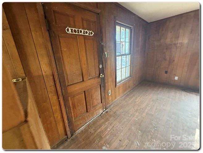 515 S Maple Street Property Photo 5