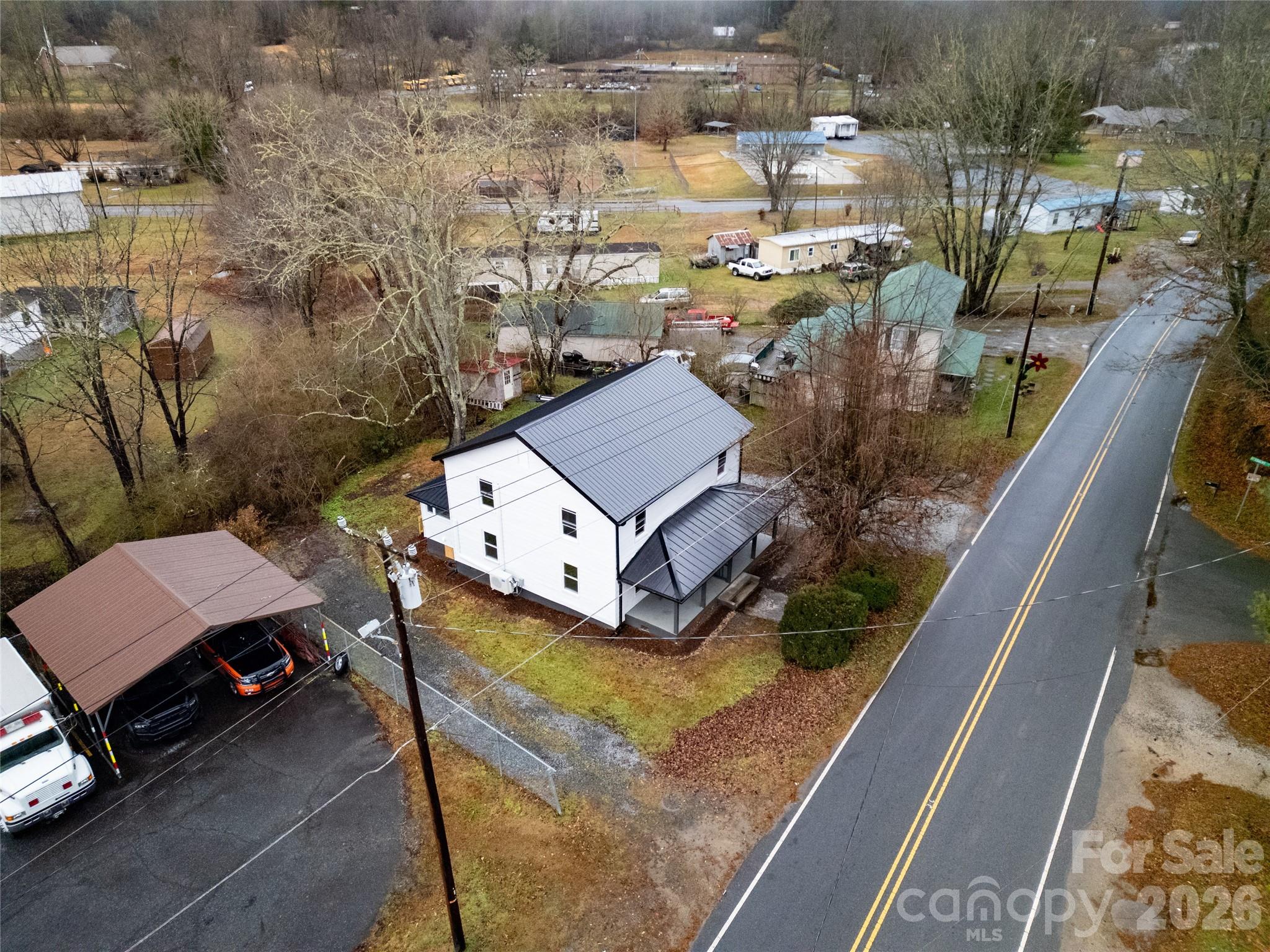 576 Pickens Highway Property Photo 4