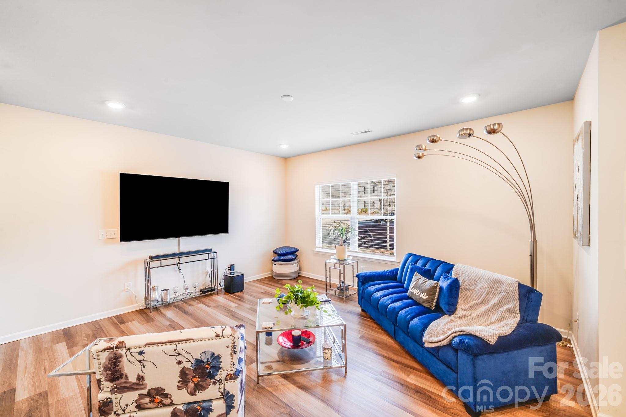 418 Kenwood View Property Photo 2