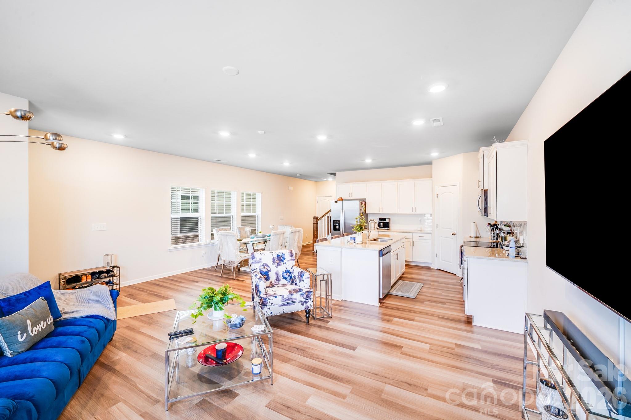 418 Kenwood View Property Photo 13