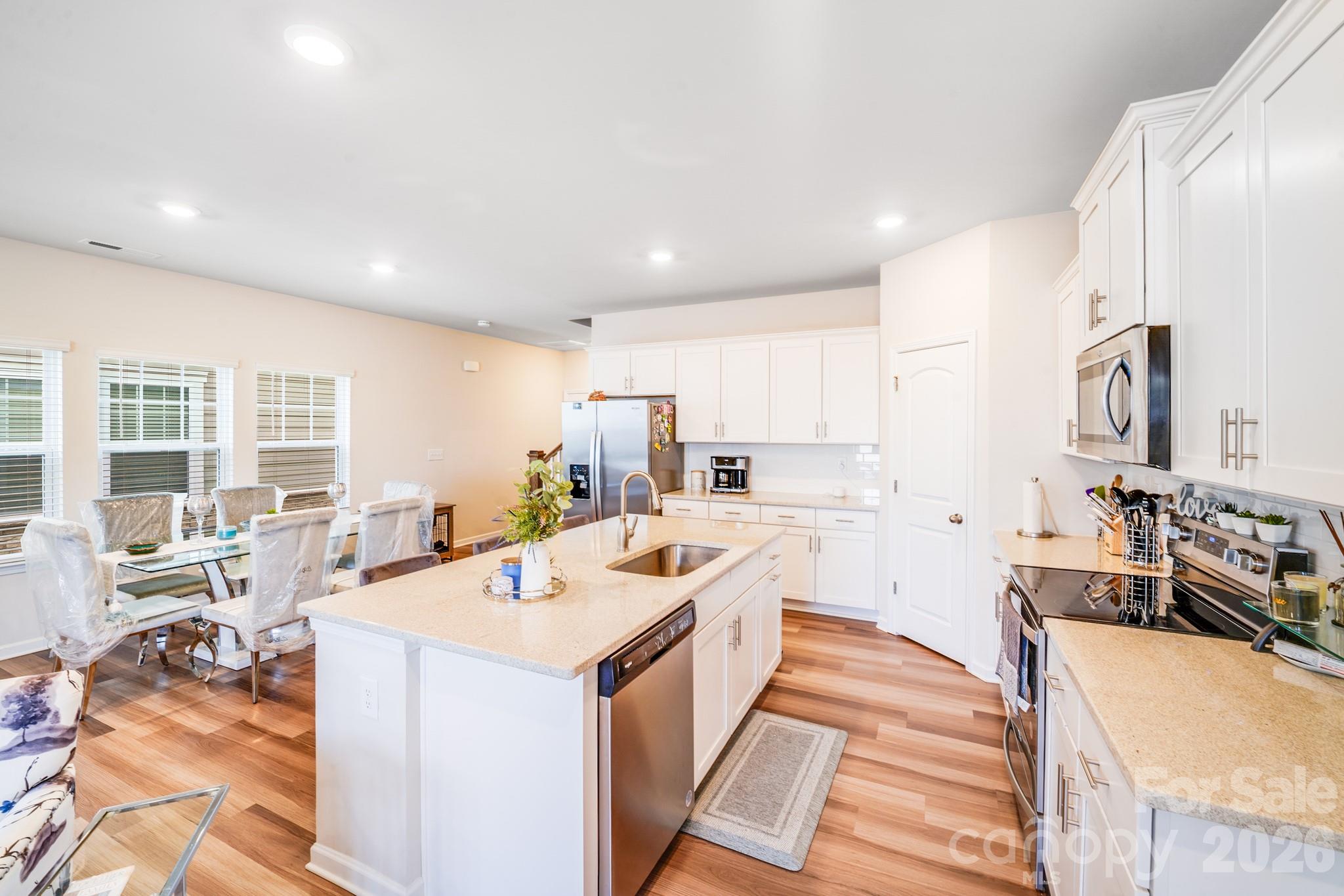 418 Kenwood View Property Photo 14