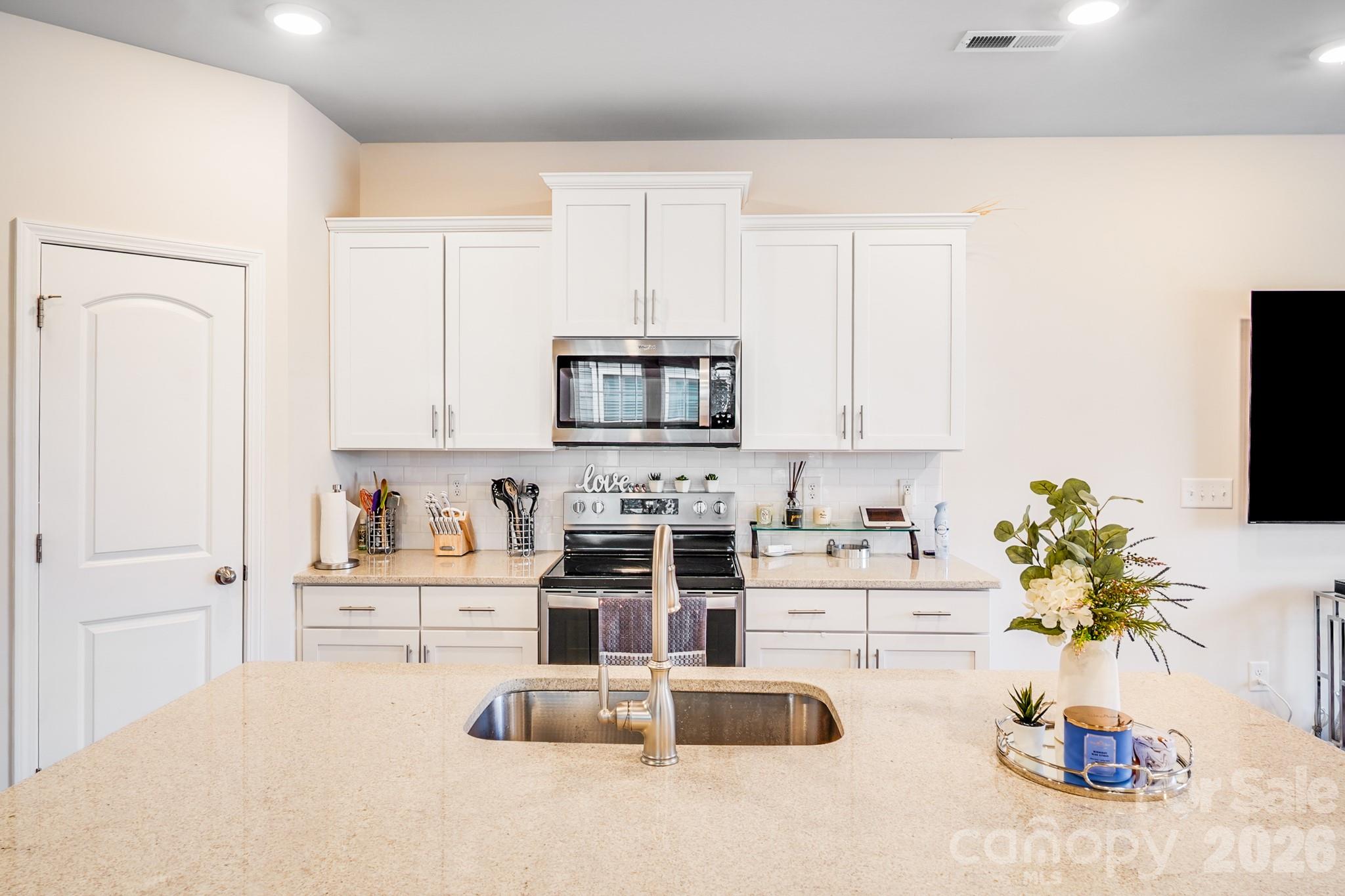 418 Kenwood View Property Photo 17