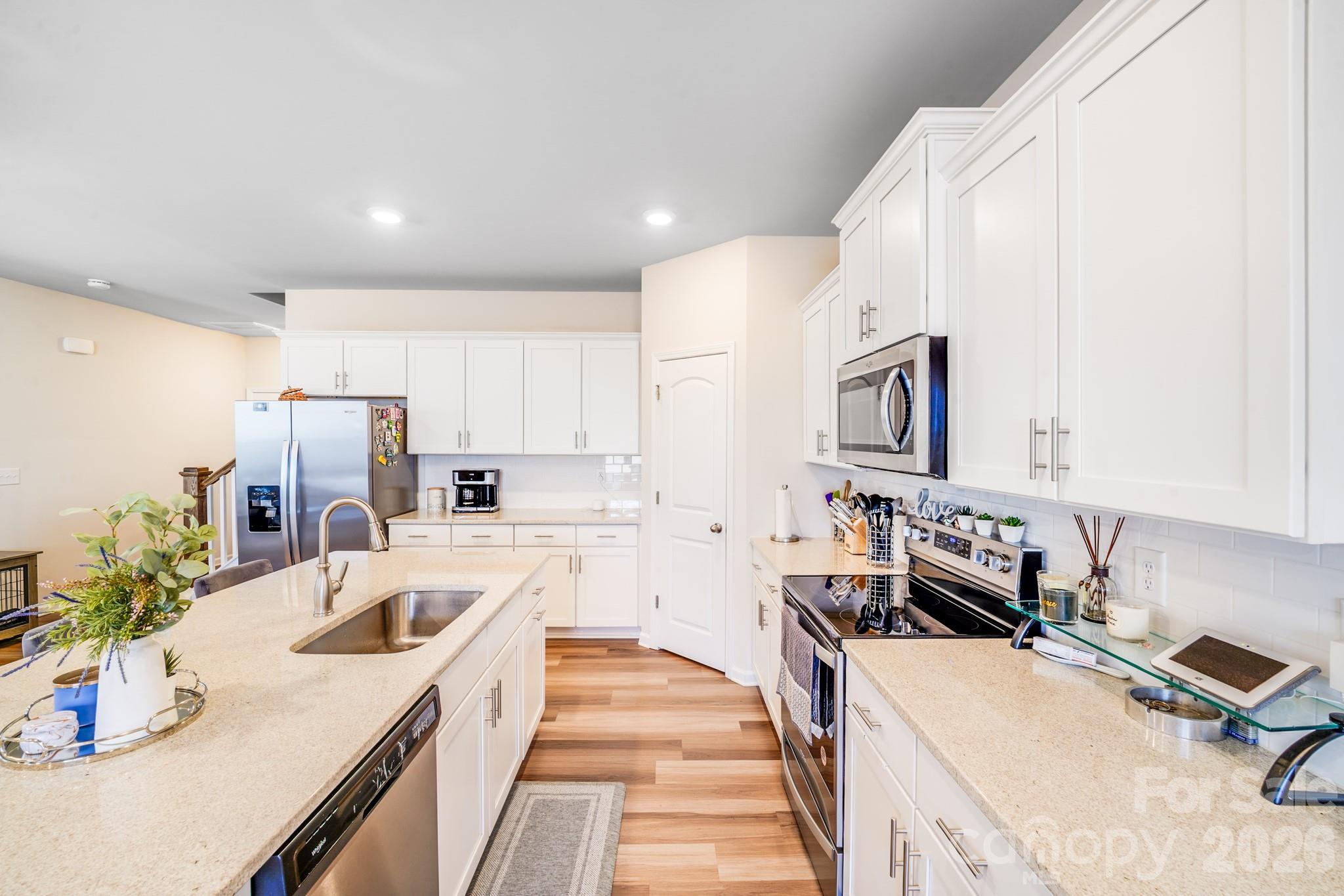 418 Kenwood View Property Photo 20