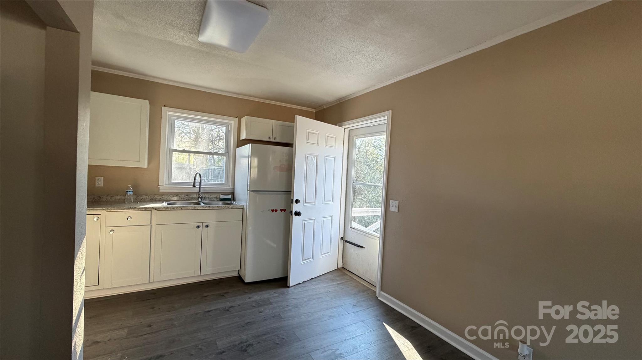 513 Holly Street Property Photo 6