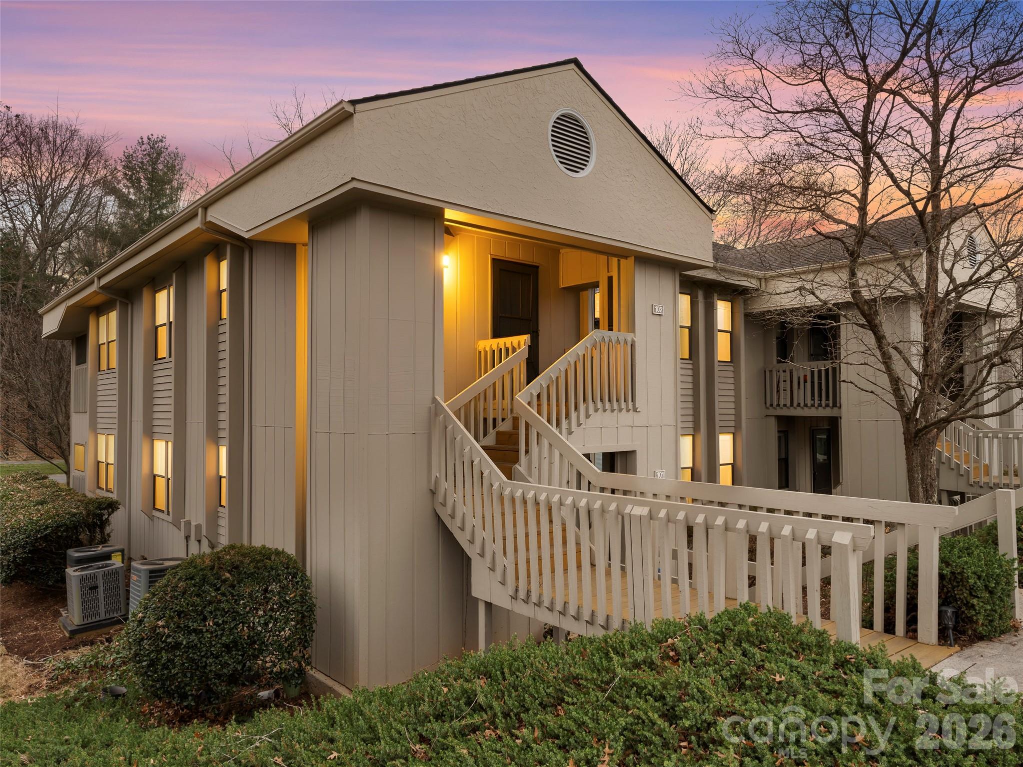 102 Abbey Circle Property Photo 1