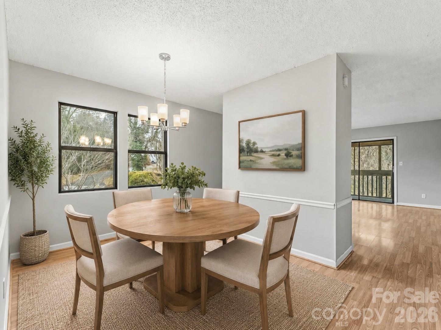 102 Abbey Circle Property Photo 4