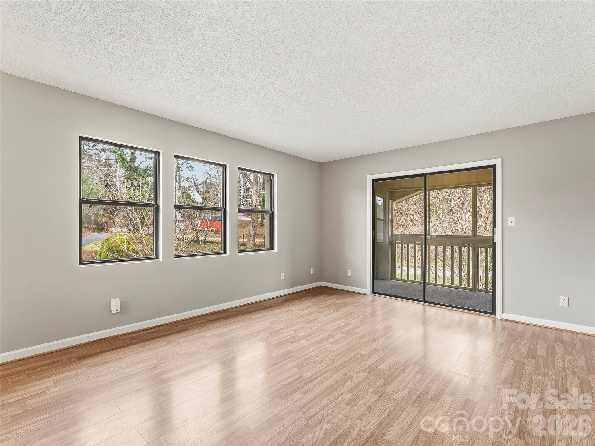 102 Abbey Circle Property Photo 8