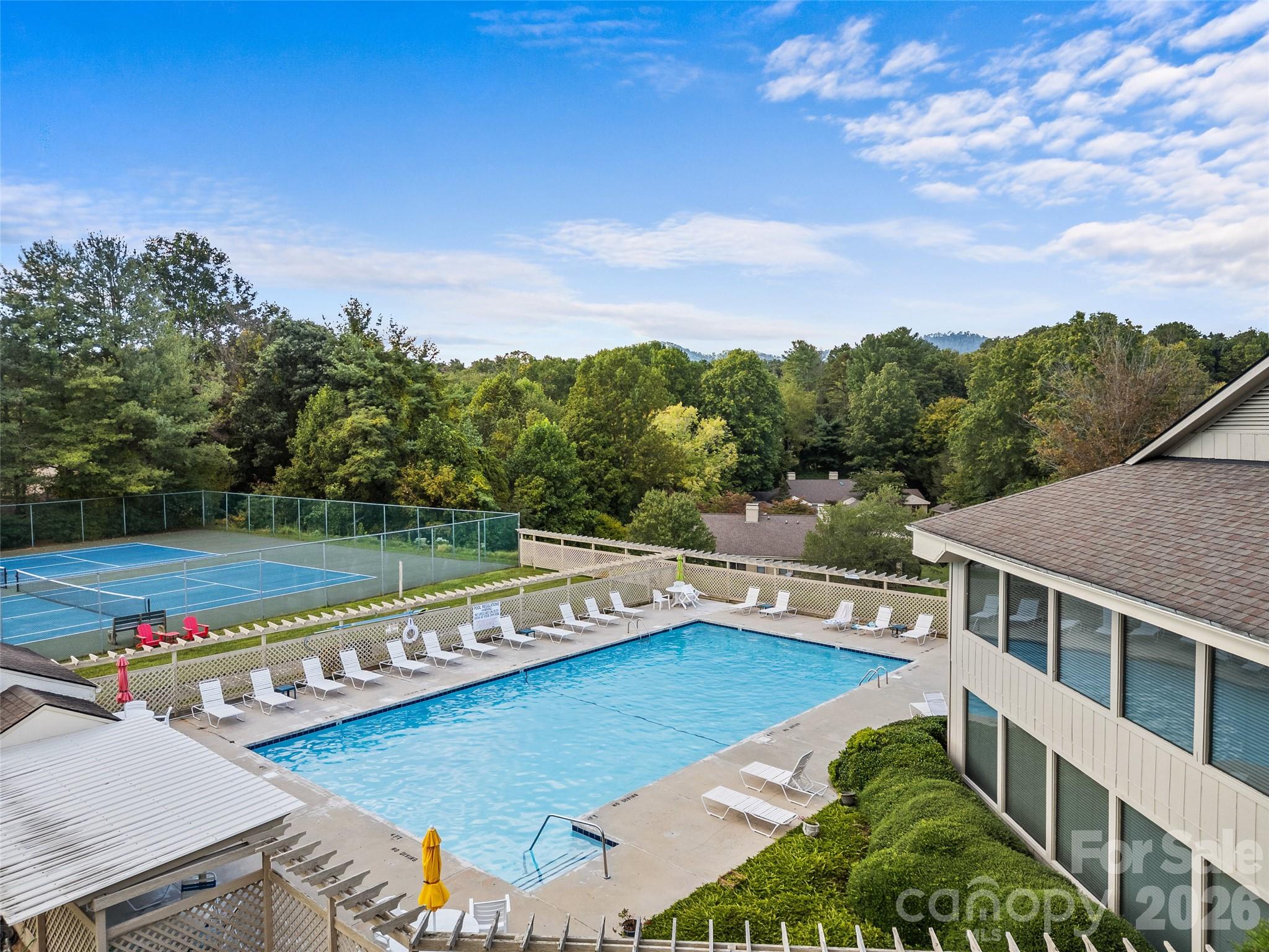 102 Abbey Circle Property Photo 18