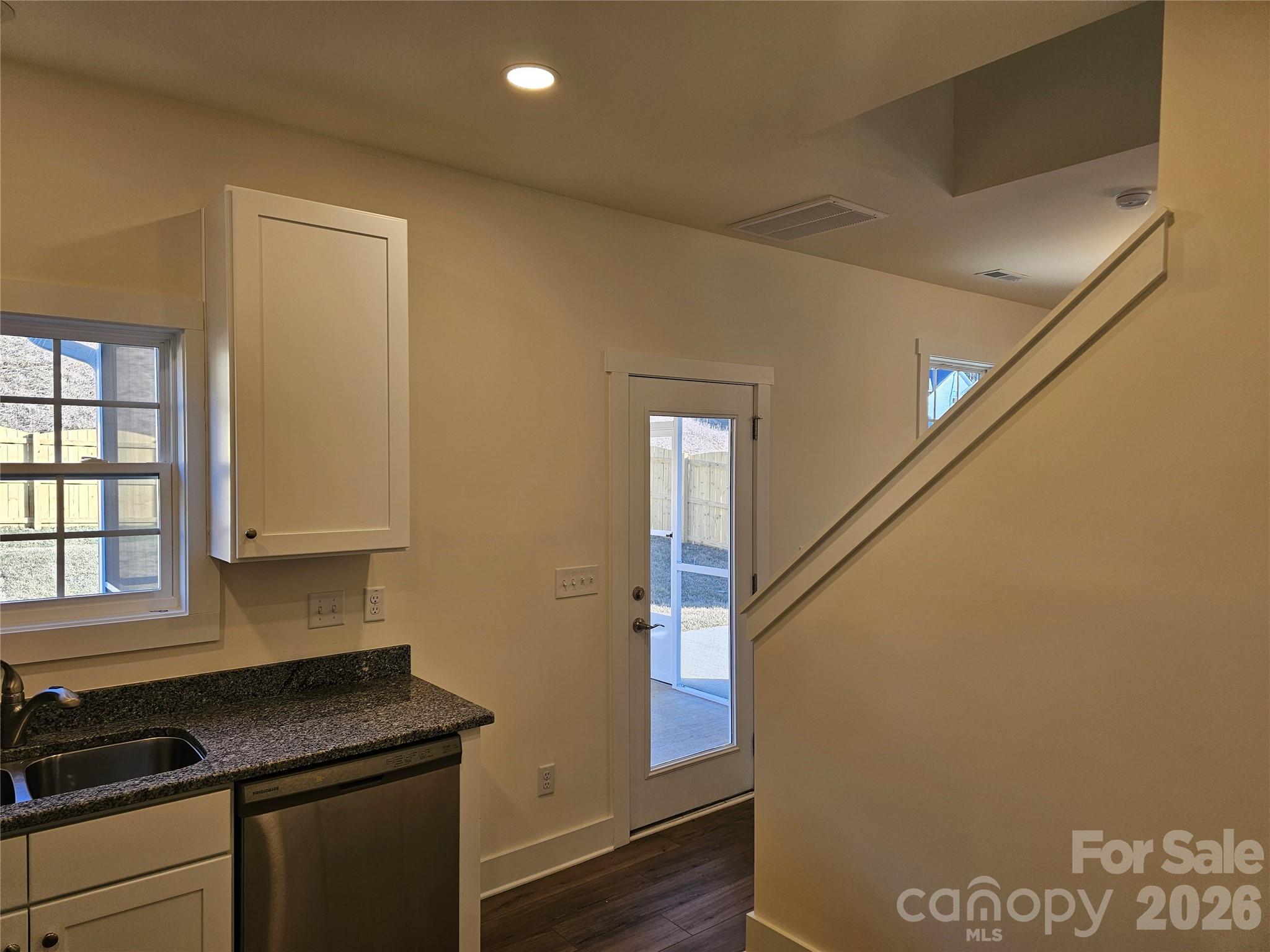 109 Crew Lane Property Photo 6