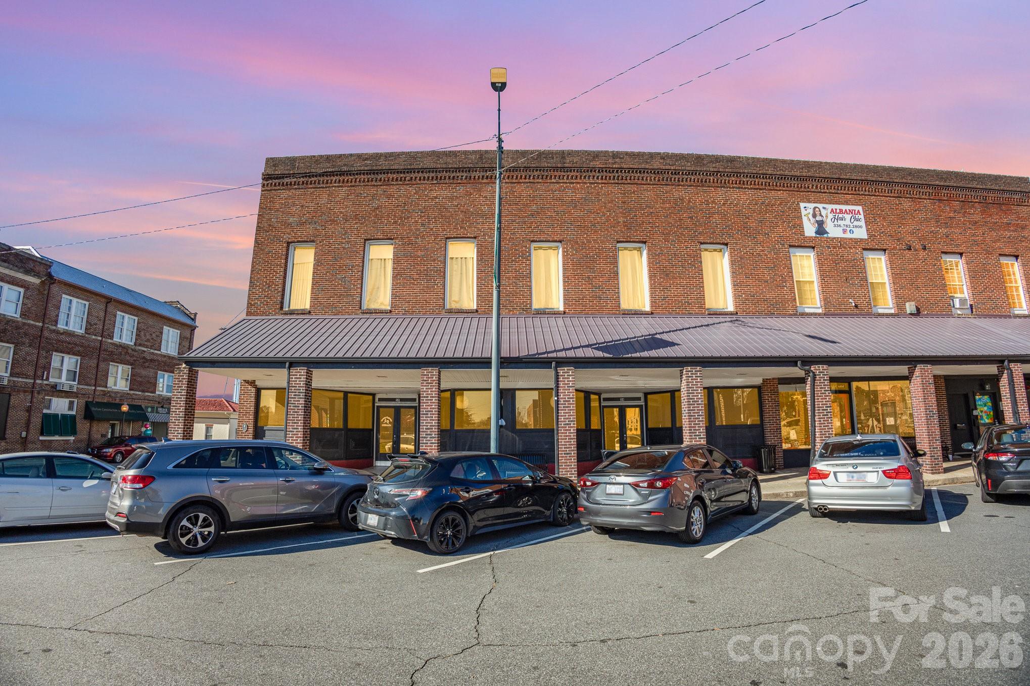 59 Court Square Property Photo 1